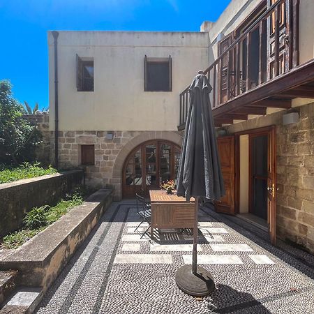 アヴァロン ブティック スイーツ ホテル Rhodes City エクステリア 写真
