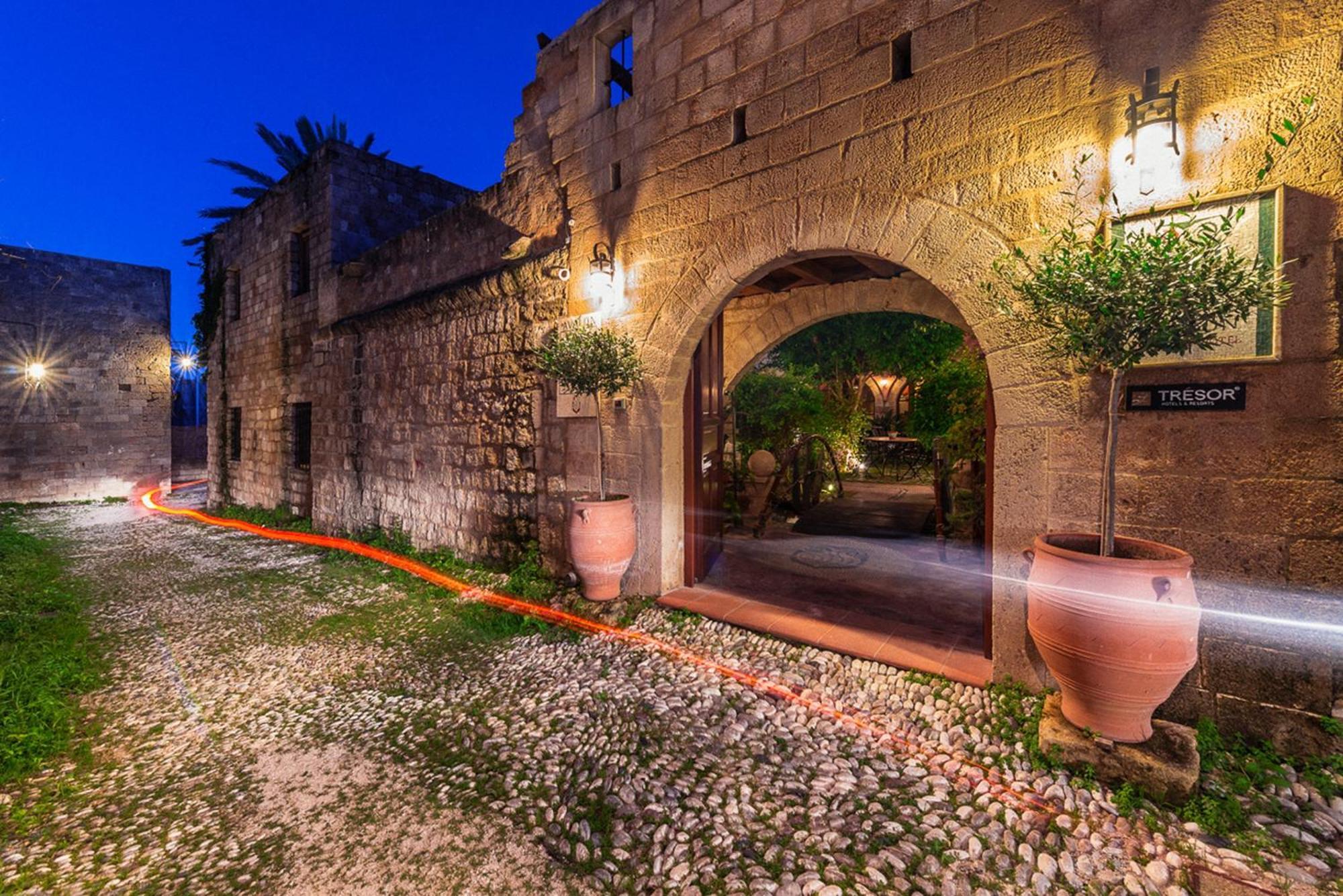 アヴァロン ブティック スイーツ ホテル Rhodes City エクステリア 写真