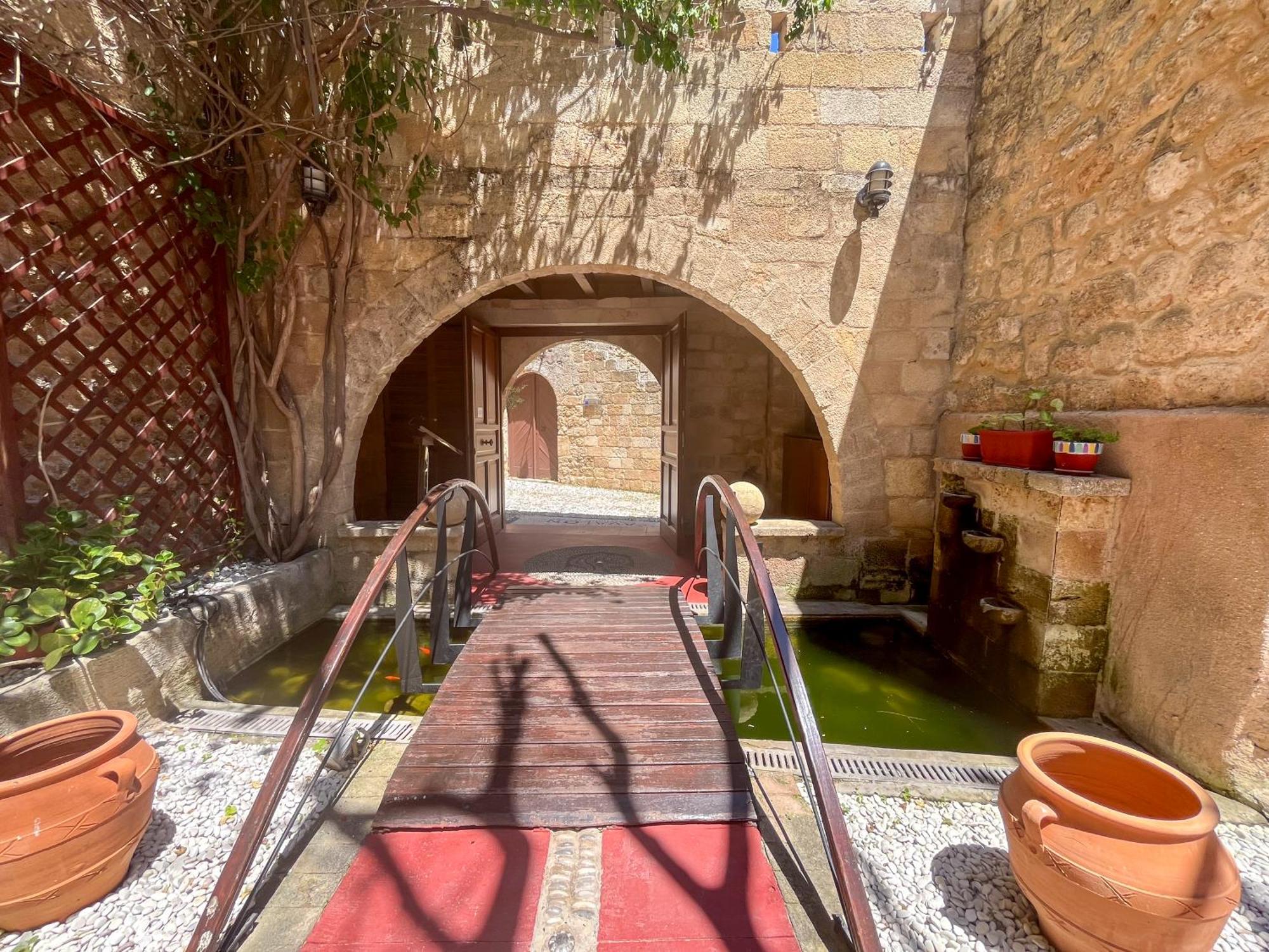 アヴァロン ブティック スイーツ ホテル Rhodes City エクステリア 写真